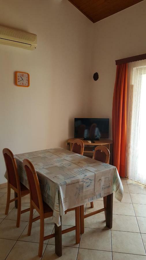 Apartments Anka Vinišće Εξωτερικό φωτογραφία