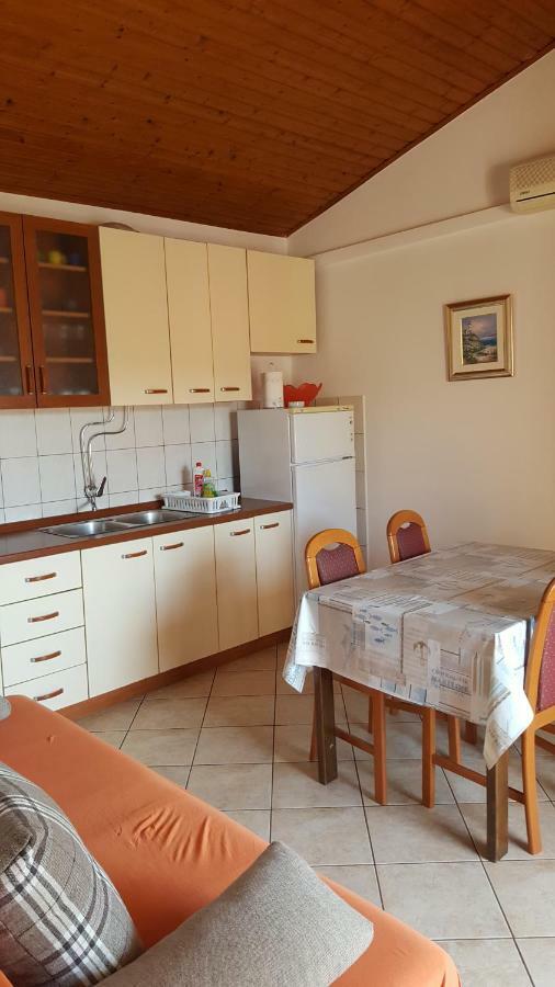 Apartments Anka Vinišće Εξωτερικό φωτογραφία