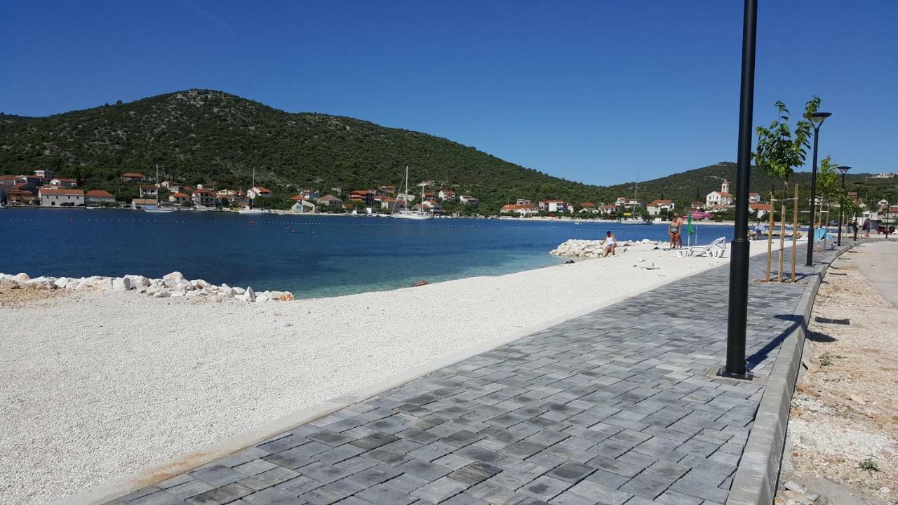 Apartments Anka Vinišće Εξωτερικό φωτογραφία